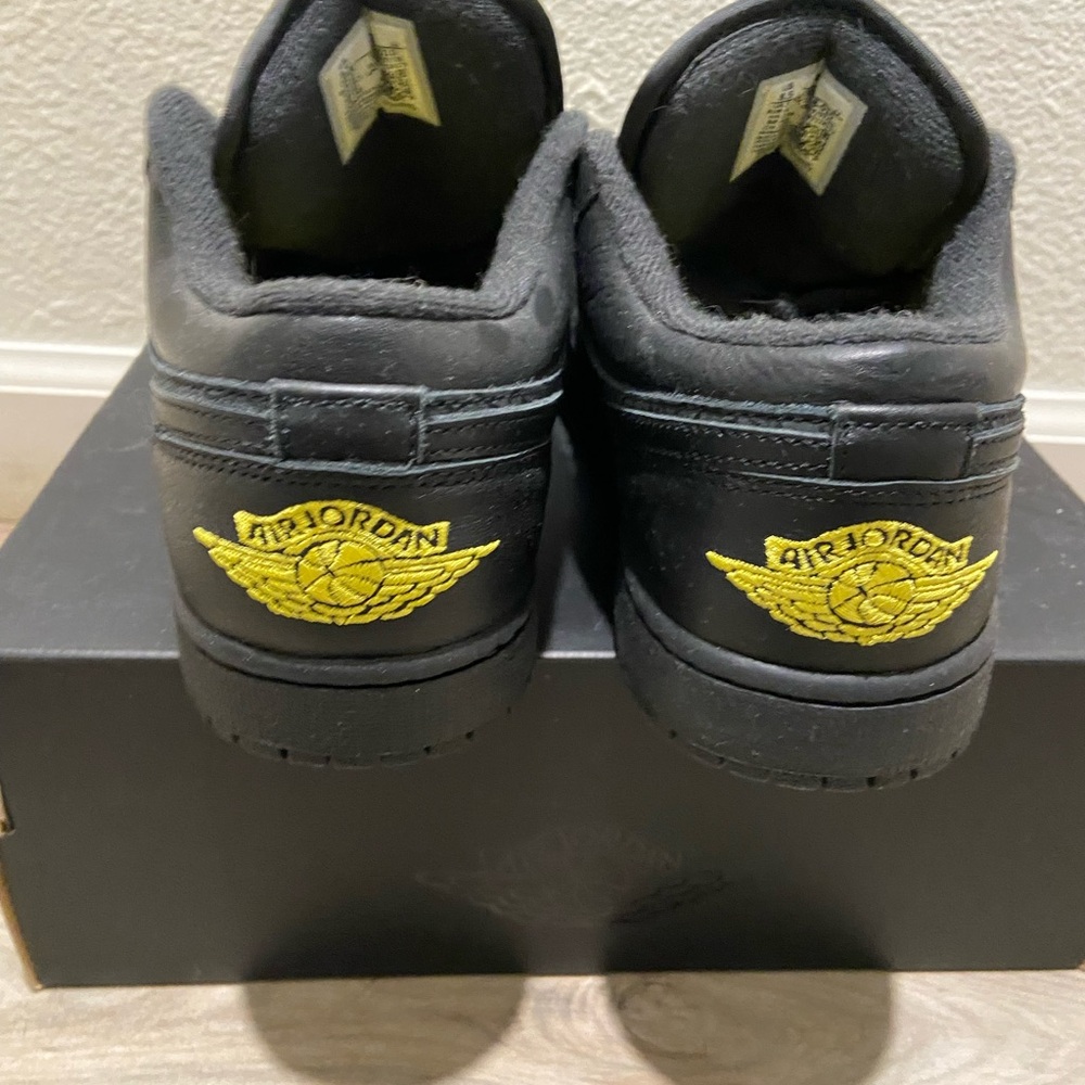 Air Jordan 1 Low SE - Picture 5 of 6